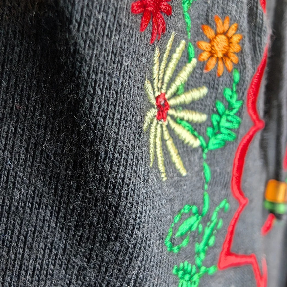 Vintage Jason Maxwell Black Ruffle Floral Embroidered  Neck Line T Shirt Medium - Picture 4 of 6